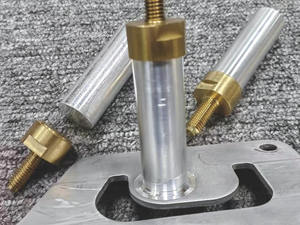 Équipement de soudage par friction rotatif vertical entièrement automatique à servocommande pour l'industrie alimentaire, des boissons, des textiles, des roulements de moteur (multi-tension) - Product Image 4