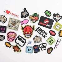 Étiquette en silicone 3D personnalisée en relief, en forme de cœur, en PVC, pour chapeaux et vêtements - Logo d'habillement texturé doux, OEM/ODM disponible