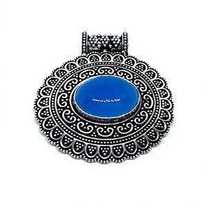 925 Joyas de piedras preciosas chapadas en plata Piedra de Calcedonia Forma ovalada Collar con colgante de Calcedonia natural - Product Image 1