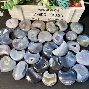 Vente en gros d'agates grises naturelles, sculptures de cristaux en forme de lune, cristaux de lune sculptés, pierres naturelles pour la décoration - Product Image 3