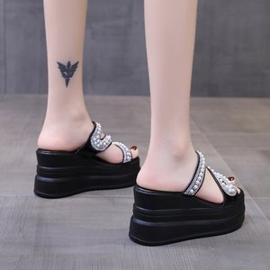 Nuovi Stili di Pantofole <span class=keywords><strong>Bianche</strong></span> <span class=keywords><strong>con</strong></span> Perle e Diamanti, Morbide Pantofole da Interno Comode <span class=keywords><strong>con</strong></span> <span class=keywords><strong>Zeppa</strong></span> di 9cm, Moda Femminile - Product Image 3