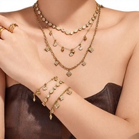 Collar con Colgante de Trébol de Cinco Hojas y Corazón Geométrico de Circonia Cúbica, Chapado en Oro de 18K, en Acero Inoxidable