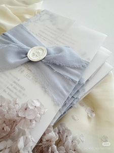 Carte de vœux élégante en papier artistique à motif floral avec estampage doré et finition en vélin translucide pour invitations de mariage - Product Image 4