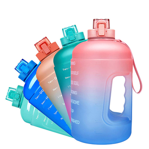 Bouteilles de <span class=keywords><strong>fitness</strong></span> ultra-transparentes 24oz, brillantes, de grande capacité, sans BPA, pour entraînement physique, 5 gallons de ram, 32oz, top des ventes - Product Image 1