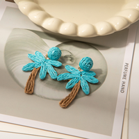 Boucles d'oreilles clous Bohème en raphia et alliage, motif palmier et noix de coco, tressées à la main, pour femme, Anniversaire, Mode Tropicale