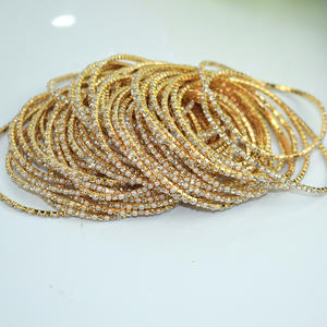 Vente en gros usine de 10 bracelets élastiques pour femme, plaqués or, à une rangée de strass indiens de 2 mm, motif géométrique, pour la mode quotidienne - Product Image 4