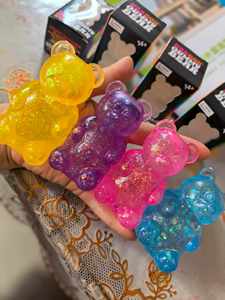 ของเล่นบีบซิลิโคนรูปหมีกัมมี่เนื้อกลิตเตอร์ใส ยี่ห้อ Needoh บรรจุในกล่องของขวัญพกพา - Product Image 6