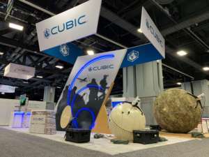 Carteles triangulares cuadrados personalizados para publicidad en techo, carteles colgantes para cabina de exposición, nuevos - Product Image 6