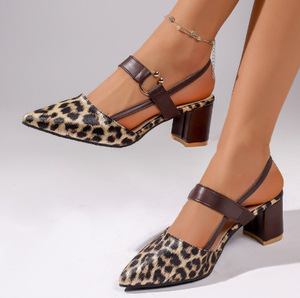 Sandali da Donna con Tacco Alto a Punta Stile Europeo-Americano alla Moda, Estivi 2026, Chiusi Davanti e Aperti Dietro - Product Image 3