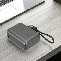 Chargeur mobile mini lithium avec câble intégré, O E M, portable, écran LCD, charge rapide électronique, PD 40W, vente en gros, batterie externe 10000mAh