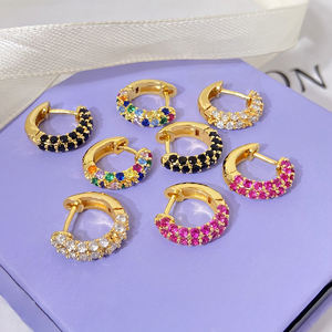 Aros Redondos Chapados en Oro de 18K al por Mayor, Aros Huggies Personalizados de Moda con Circonita Cúbica Incrustada, Hipoalergénicos - Product Image 3