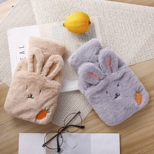 Bouteille d'eau chaude en peluche en forme de lapin avec housse en flanelle motif carotte, chauffe-mains pour la chaleur et l'isolation corporelle - Product Image 2
