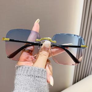 New Korean Style UV resistant <b>sunglasses</b> without frames trendy square rimless sun glasses for women - Product Image 2