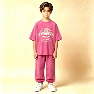 T-shirt da bambino personalizzata OEM ODM in cotone rosso sanguigno a maniche corte, con spalle scese, morbida, traspirante, estiva, casual, effetto lavato - Product Image 2