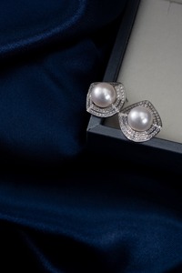 Versailles-inspired Vintage Feel, Light Luxury, Retro Wave Design, Subtly Adorned with Natural Aurora Pearl Stud <strong>Earrings</strong>. - Product Image 3