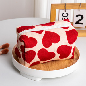 Bolsa de Cosméticos Octogonal de Pana con Patrón de Corazones Rojos, Estilo 2026, Organizador de Gran Capacidad, Bolsa de Viaje Portátil para Maquillaje y Artículos de Aseo - Product Image 1