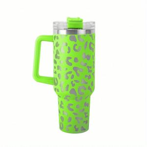 Gobelet isotherme sous vide en acier inoxydable de 40 oz, sans BPA, avec gravure laser couleur motif léopard, poignée et paille - Product Image 4