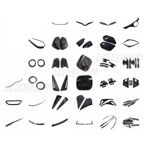 Pour Toyota C-HR 2017 : Grille de calandre, feux arrière, feux avant, sourcils de phares, aileron de toit arrière, garniture de poignée de porte, bande décorative aspect carbone - Product Image 2