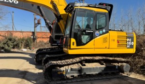 Excavatrice sur chenilles Komatsu PC160-7 d'occasion, 16 tonnes, d'origine japonaise, de taille moyenne - Product Image 3