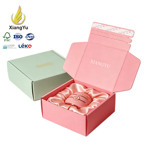 Caja de Envío Ecológica Personalizada con Cierre Rosa para Productos de Cuidado de la Piel, Resistente, con Interior de Cartón E-Flute y Bandeja Interior de Satén - Product Image 1