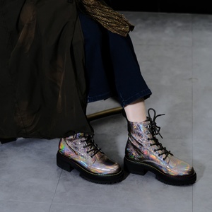 Botines personalizados 2024 para mujer, diseño de fábrica, brillo brillante, Sexy, estilo Doctor Martin, impermeable, para fiesta de noche, caja empaquetada - Product Image 3