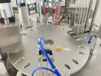 Machine de remplissage et de scellage automatique certifiée CE pour tasses et cuillères à miel, scelleuse pour confiture et liquides visqueux