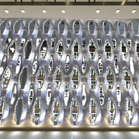 Grille de sécurité antidérapante en aluminium au design moderne pour passerelles, marches d'escalier métalliques et revêtements de toiture et de sol, durable
