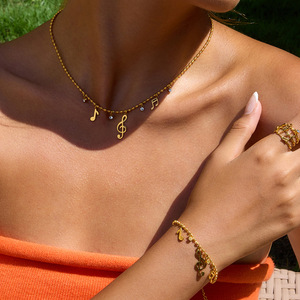 Conjunto de joyería chapado en oro de 18 quilates de acero inoxidable, conjunto de collar y pulsera con notas musicales para mujer - Product Image 1