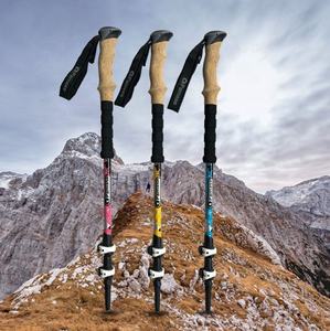 Bâton de trekking pliant alpin en carbone avec trois bâtons de marche de randonnée en aluminium personnalisés à verrouillage externe - Product Image 4