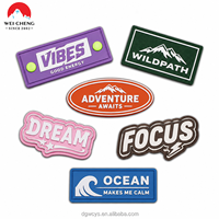 Étiquettes de patch en relief 3D personnalisables à coudre, nom de marque privée, couleur personnalisée, PVC souple lavable pour vêtements, chaussures