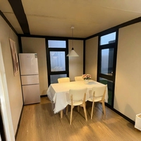 Casa Prefabricada de 2 Dormitorios con Extensión a Ambos Lados, Contenedor con Sala de Estar, Techo Impermeable Personalizado para Refugio de Emergencia