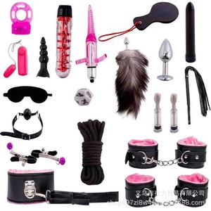Ensemble de 20 pièces en cuir peluche pour bondage et jeux érotiques SM pour femmes, vente en gros. - Product Image 4