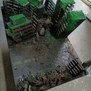 โมเดลฉาก 3 มิติ อาคารขนาดเล็กที่ได้รับความเสียหายจากสงคราม แบบกำหนดเอง สำหรับจัดแสดงตัวละครฮีโร่จากโรงงาน ใช้สำหรับภาพยนตร์และของเล่น งานอดิเรก - Product Image 2