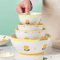 Service de table en céramique japonaise avec motifs de tulipes au style frais, comprenant des bols à riz et des assiettes plates, passe au lave-vaisselle.
