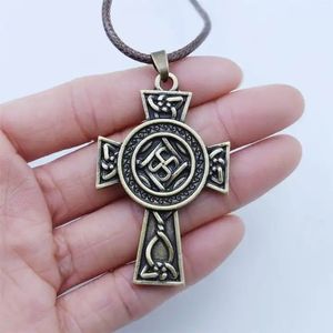 Collana pendente in Irlanda croce Retro religioni gioielli di moda oro placcato in lega di zinco catena alla moda regalo - Product Image 4
