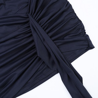 Robe chemise à revers, manches longues, col en V boutonné, taille plissée, courte et moulante