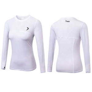 Maillot de bain Rashguard Premium pour femmes à manches longues, idéal pour le surf et la natation - Product Image 5