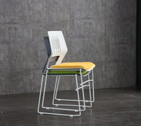 Chaise de conférence au design moderne confortable Chaise de bureau de salle de conférence Chaise de formation empilable