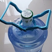 Bouteille d'eau minérale de bonne qualité de 18 L, 19 L, 20 L, 3, 4, 5 gallons avec poignée de transport facile et poignée de levage