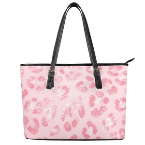 Bolso de Hombro de Cuero PU Curvo con Impresión de Foto Personalizada, Elegante Bolso Cruzado en Forma de Arco, Bolso de Diseño Personalizado de Una Pieza con MOQ - Product Image 1