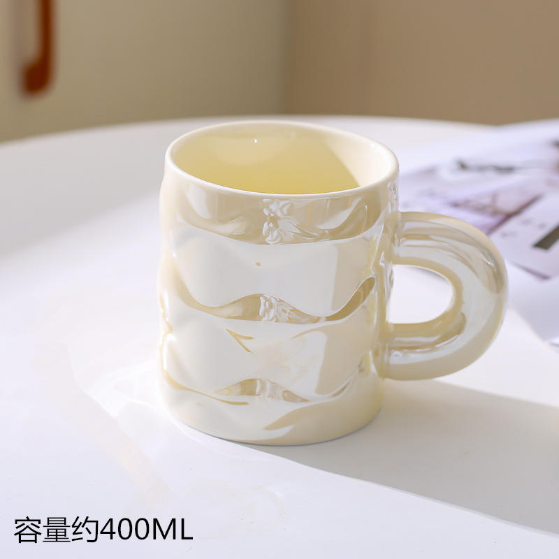 Jaune nacré, emballage individuel simple.