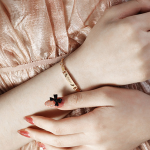 Bracelet personnalisé <span class=keywords><strong>en</strong></span> acier inoxydable avec chaîne <span class=keywords><strong>gourmette</strong></span>, nom personnalisé <span class=keywords><strong>en</strong></span> <span class=keywords><strong>or</strong></span> rose pour fille, garçon, bébé, style tendance pour fête - Product Image 2