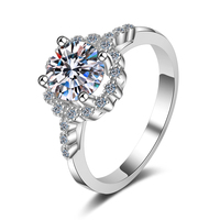 Bague de fiançailles en argent sterling 925 avec moissanite centrale, design classique à 4 griffes, bijoux fins pour détaillants (vente en gros)