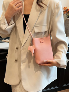 Bolsas de Moda de Luxo para Mulheres em Couro PU Autêntico, Design Simples e de Cor Sólida, Fechamento Aberto para o Verão - Product Image 6