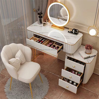 Ensemble de coiffeuse de maquillage avec miroir et chaises
