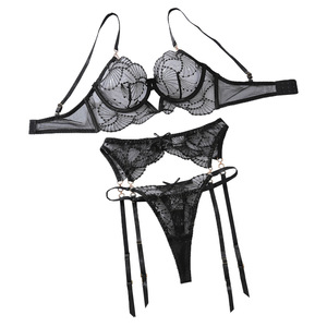 Nuovo Set Tre Pezzi di Lingerie Sexy in Pizzo Trasparente Ricamato in Poliestere con Ferretto - Product Image 4