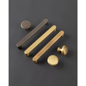 Poignées <span class=keywords><strong>de</strong></span> tiroir en laiton massif pour meubles <span class=keywords><strong>de</strong></span> cuisine, style intérieur traditionnel et luxe minimaliste, fournies directement par l'usine d'origine. - Product Image 3