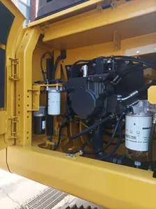 Excavatrice sur chenilles Komatsu PC225LC-11M1 pour les travaux de terrassement et de construction de logements municipaux et de projets de terrassement de rivières - Product Image 2