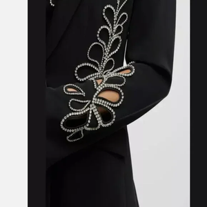 Blazer noir à manches longues pour femmes, orné de strass et de motifs paisley, en gros - Product Image 5