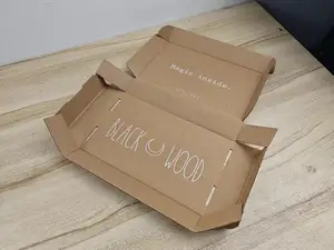Caja de embalaje de paquete plano impreso con logotipo personalizado caja de correo de envío Kraft plegable troquelado corrugado